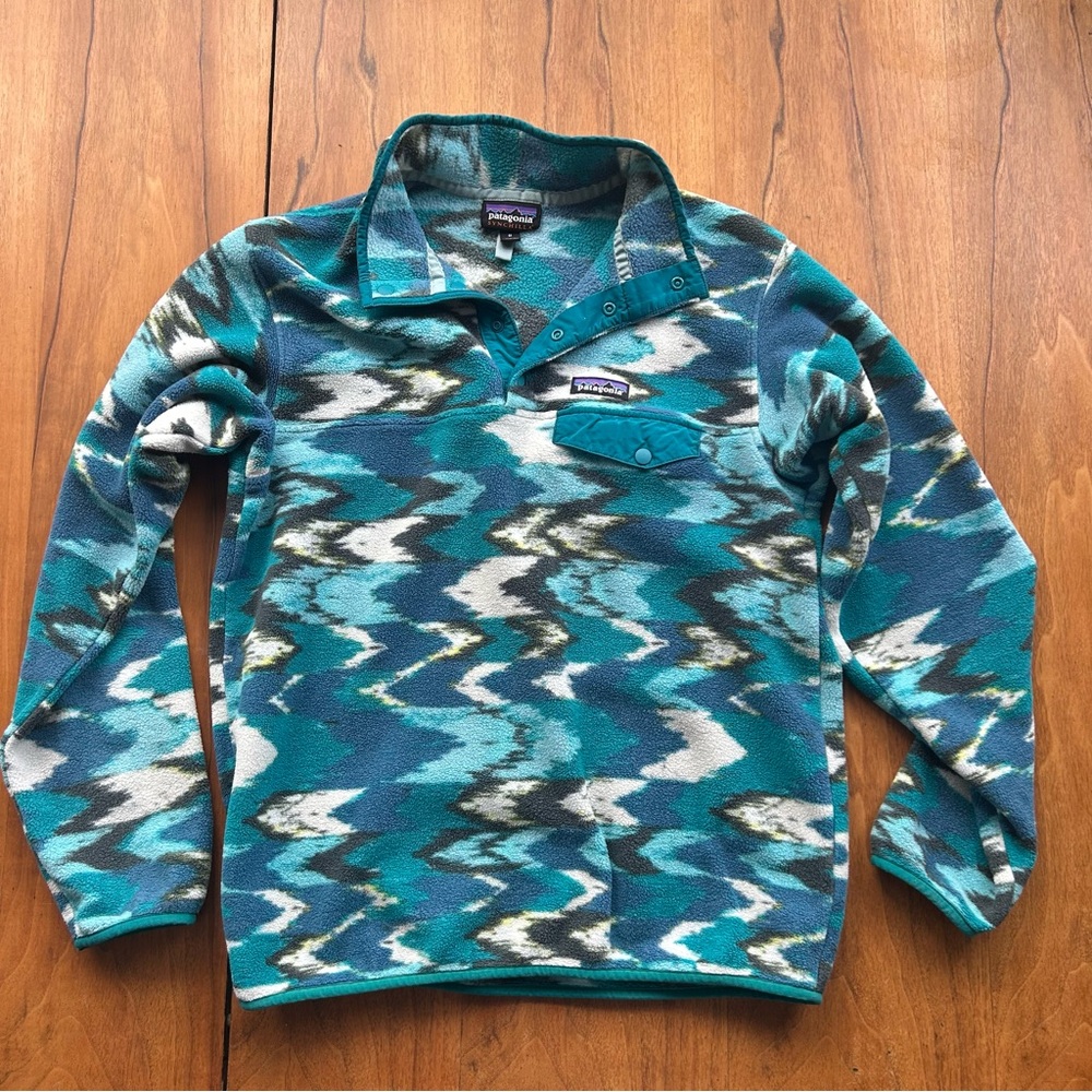 Patagonia Women’s Lightweight Synchilla Snap-T Fleece Pullover in Trout Tales